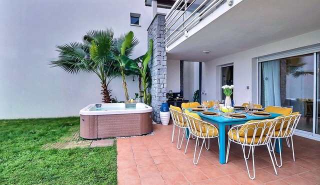 Ravissante villa vue panoramique sur la marina idéalement située avec Jacuzzi