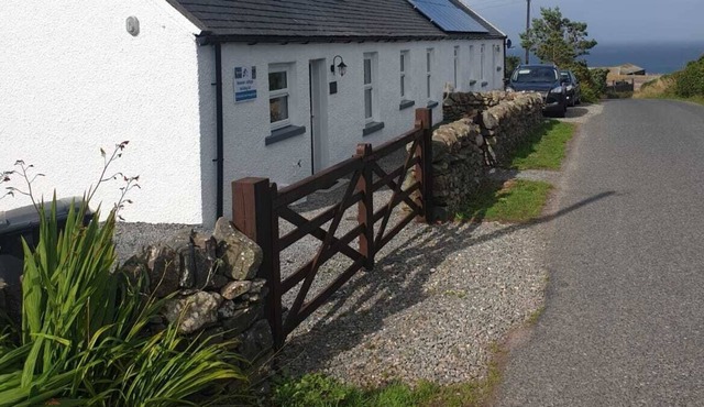 Rawson cottage 2 bedroom sunhouse in garden private parking