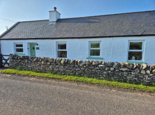 RAWSON COTTAGE LOVELY 2 BEDROOM SEMI RURAL
