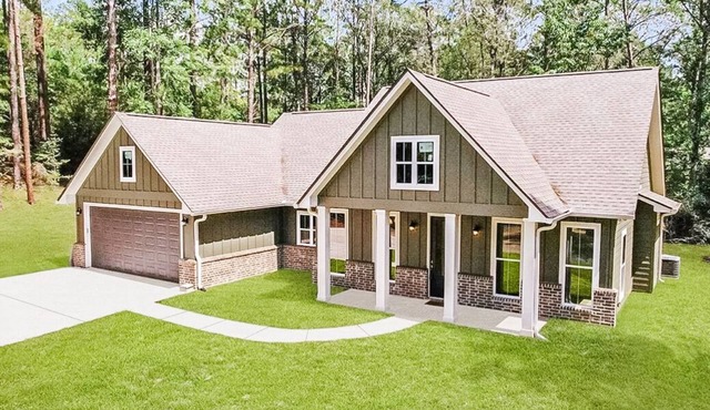 Rayburn Resort home with access to swimming pool and golf course