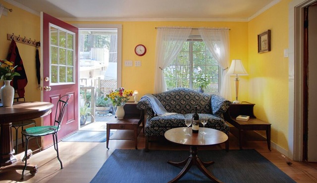 Raymond's Bakery - Creekside Cabin and Breakfast