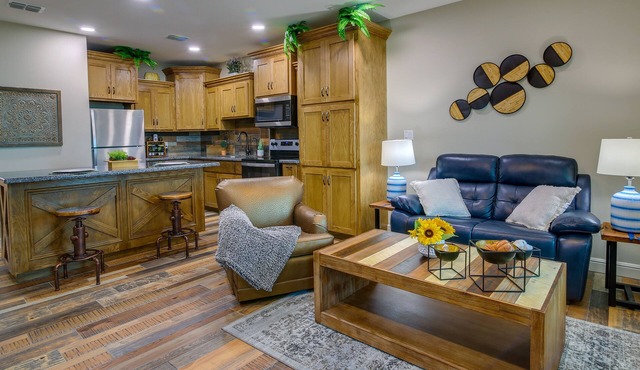 Raymondville Apartment w/Patio: Near Lakes!