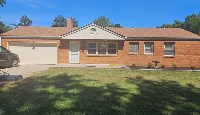 Raytown Ranch - Mahome Away from Home