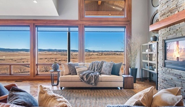 Raz Hideaway 7 Bedroom Mountain Ranch - Sleeps 24 by RedAwning