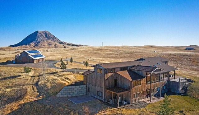 Raz Hideaway 7BR Ranch with Panoramic Mountain View - Sleeps 24!