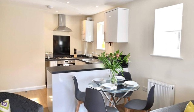 Razia Apts 8 (Westminster | 2 Bed 1st Floor Apt.