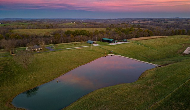 Razor Farms Retreat/Pet Friendly/Stocked Fishing Lake/Totally Private