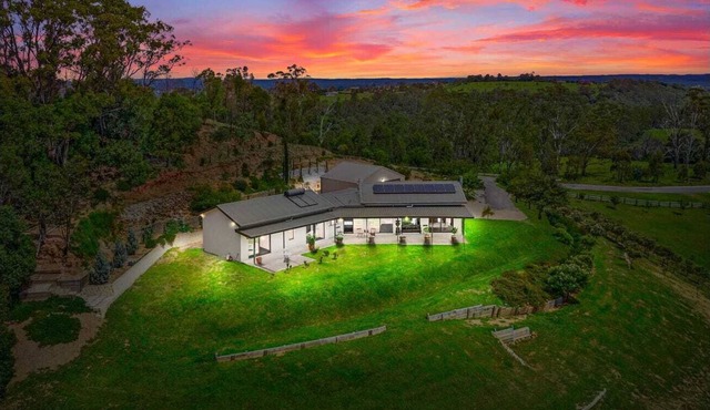 Razorback Mountain Retreat - Amazing Views and Tranquility