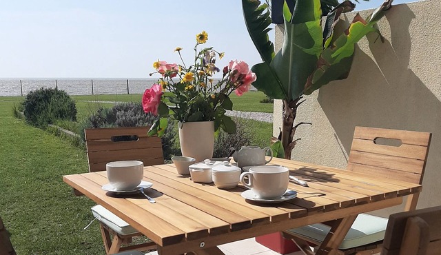 RC studio with direct access to the sea, facing the islands of Aix, Oléron.