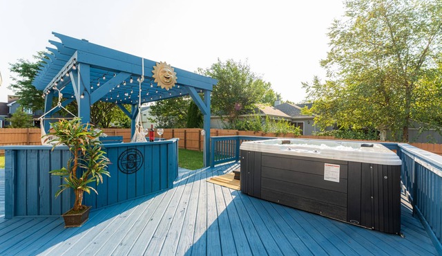 Re-Designed, Cosmos Retreat, King Bed, Hot Tub, WiFi, Large TVs, Spacious & Calm