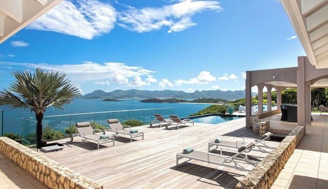 Renovated villa, a haven of peace with an exceptional view, 1 min from the beach