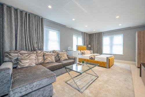 *RE7C* Ground floor room, For your most relaxed & Cosy stay + Free Parking + Free Fast WiFi *