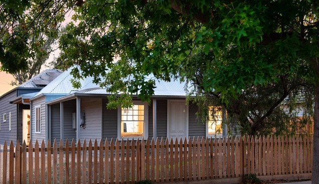 Reader's Rest - dog friendly accommodation in Clunes!