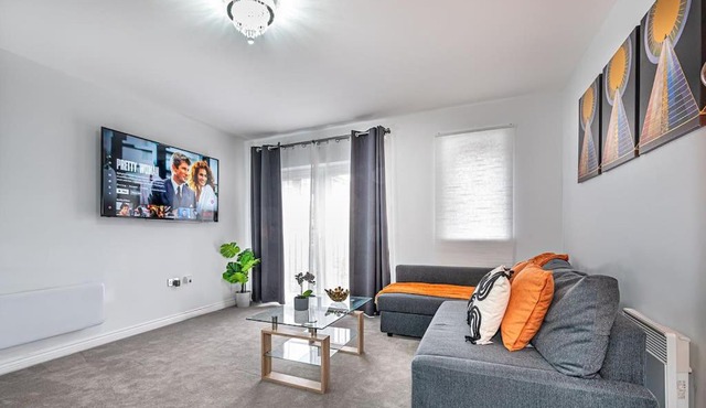 Reading 2-Bed Apartment & Parking