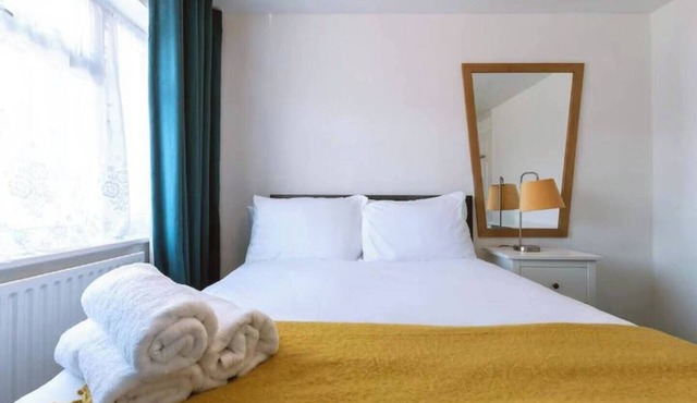 Reading - 3-Bed House - Sleeps 6 - Garden - WiFi