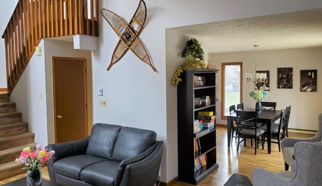 Ready for a getaway! Contemporary 3 BR house in Split Rock golfing community.