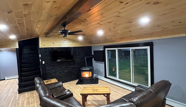 READY TO RENT! Renovated Property with Prime Pine Creek Area Location