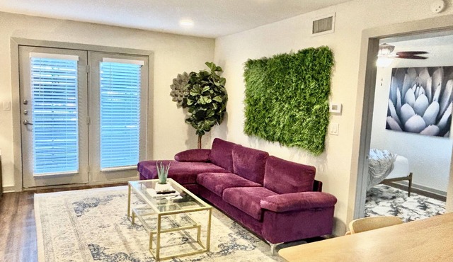 Reagan 105: Charming 1-bedroom apartment in superb Dallas with AC