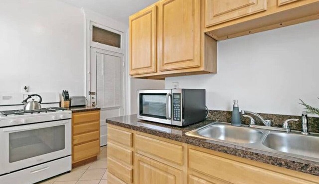 Real Comfort in a 2BR APT close to Wrigley Field