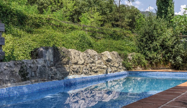 Real disconnection in Alta Garrotxa. Nature, calm and home cooking.