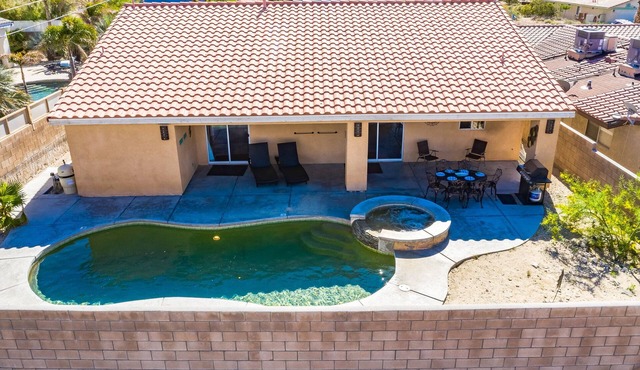 ⛱Real Mineral Water Hottub+Pool⛱Game Room💜Purple Sleep Experience💜420/PET OK