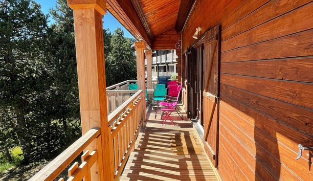 Real wooden chalet for 8 people in the center of Font Romeu