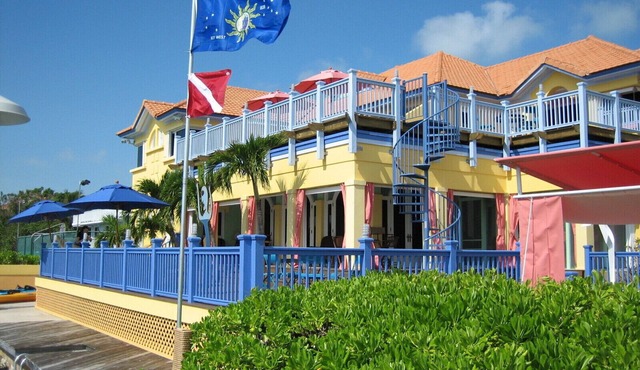 Real World MTV House-18 to 22 guests, Not Just a House Your Own Private Resort