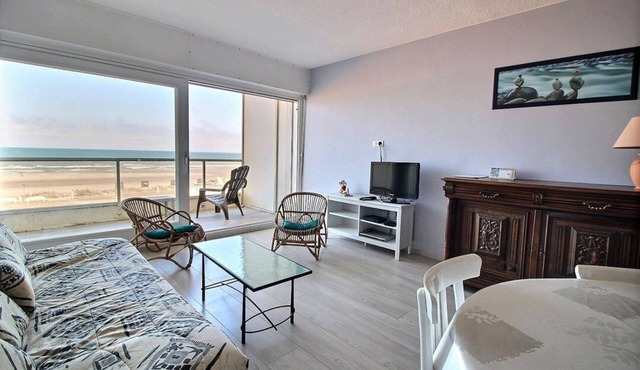 REALE C1: Seafront apartment for 4 people on 1st floor with balcony and WIFI
