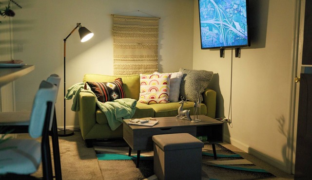 Rear Entry Basement Suite Bliss Firepit Nights & Comfort Stay