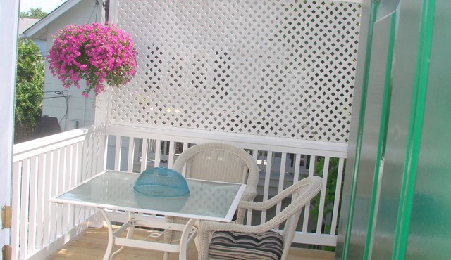 *REASONABLE RATES!* Quiet, comfortable and clean. 4 Blocks from the beach!