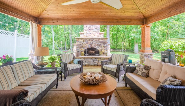 Rebecca’s Nest - A Cozy Creek-side Retreat!