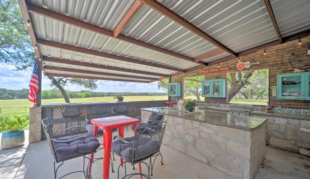 Rebel Reindeer Ranch Retreat Outdoor Oasis