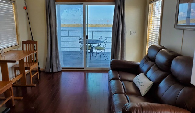 Rebel's Rest - A Romantic Getaway houseboatnNew Water Filtration System