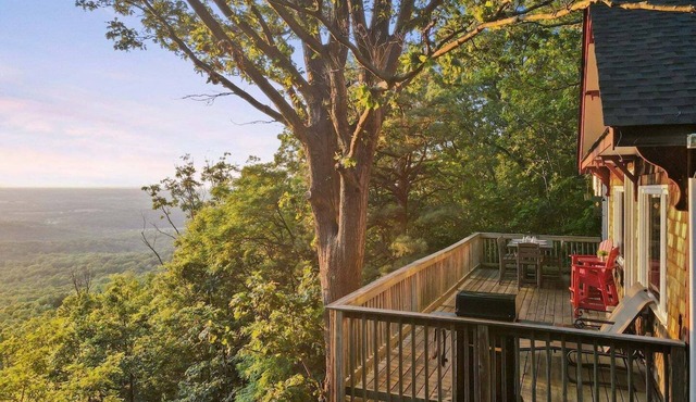 Rebels Rest - Cabin with Enchanting Sunset Views!