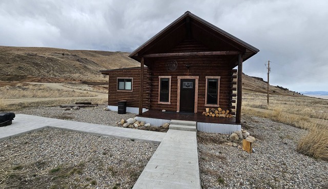 Reboot, Recover, Recreate…Centrally located 20 acre Mill Creek getaway cabin!