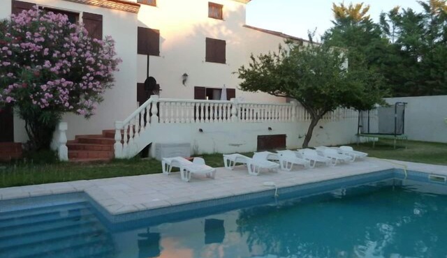 Recent 400 m² villa sleeps up to 21 with pool and sports room in Hérault