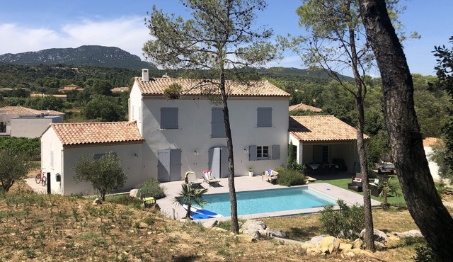 Recent country house with breathtaking view of the Pic Saint Loup