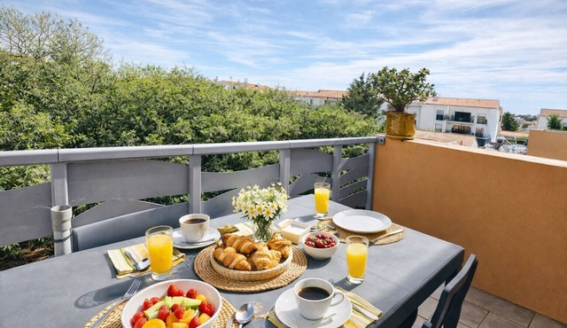 Recent flat in the Nouettes district with car park