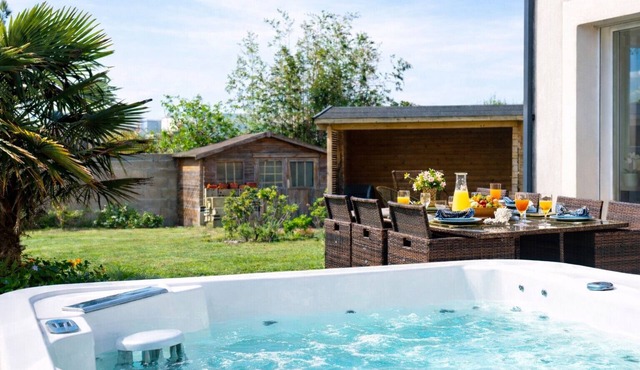 Recent house, quiet location, Les Sables - sleeps 8