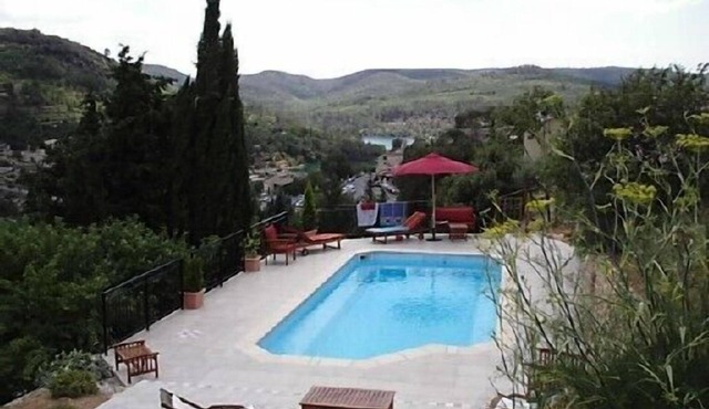 Recent house with private pool. Superb view.