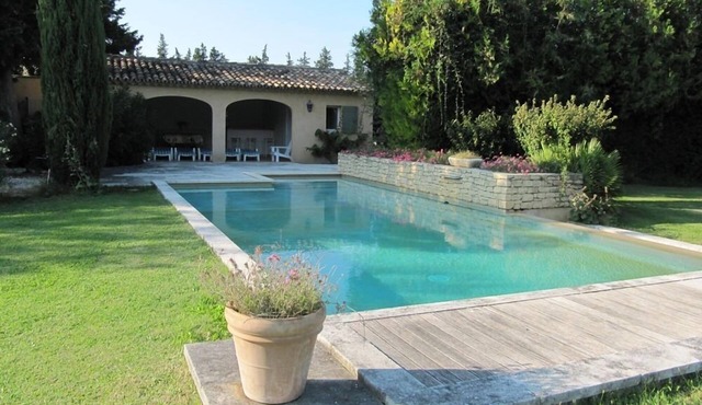 Recent house inside a 4000 m² park. Taste the tranquillity of Provence