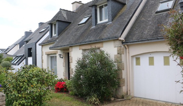 Recent house near Beaches Locqueltas, Kerguelen, City center, market, casino