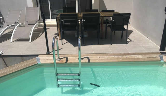 Recent house T4 DE 89 M2 with swimming pool ideally located in the valley.