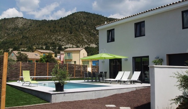 Recent new build villa in a quiet area in enclosed garden and private swimming pool