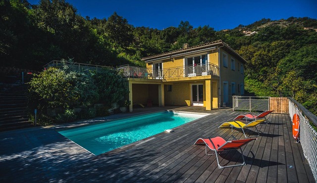 RECENT STANDING VILLA 190 M2 NEW POOL, WIFI, NOT OVERLOOKED, 10 PEOPLE