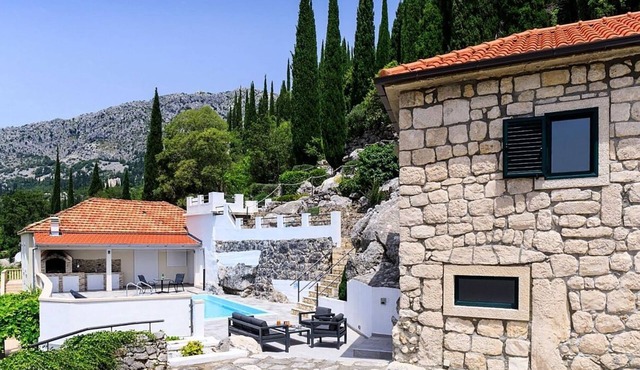 Recently Built, Cosy Retreat for Two, A/C, Private Pool with Superb Views over the Konavle Valley!