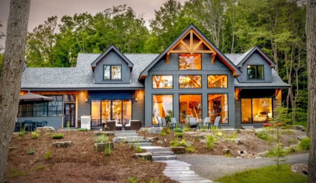 Recently built high end very private Lakefront family cottage