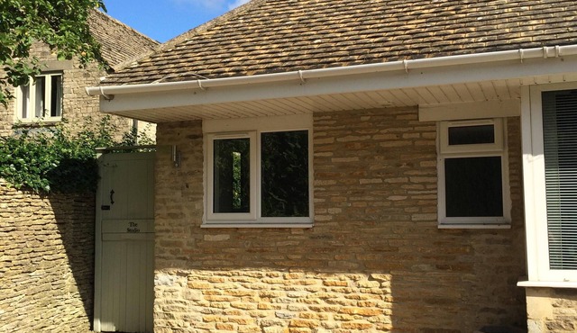 Recently converted self-contained apartment with garden in Cotswold village