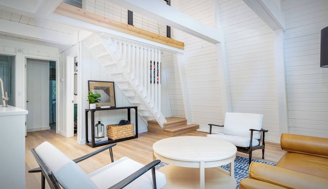 Recently Re-Furbished Luxury 3-bedroom Cabin in Harbor Springs SKi & SUN