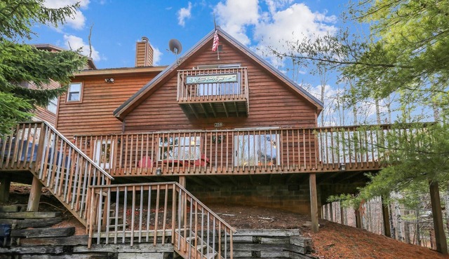 Recently rejuvenated Timberline ski area home. Welcome to Still of the Night!